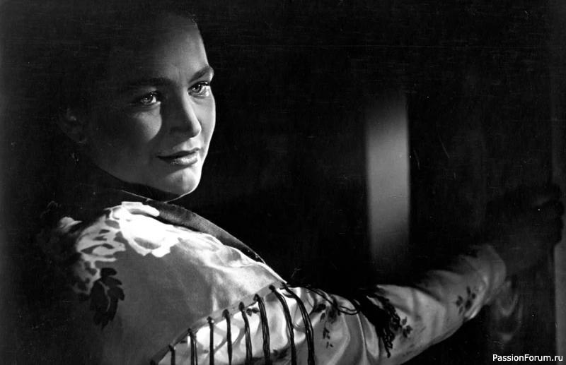 Как сегодня живет 90-летняя звезда советского кино Людмила Хитяева