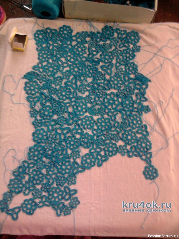 Вязанное крючком платье в технике ирландского кружева.