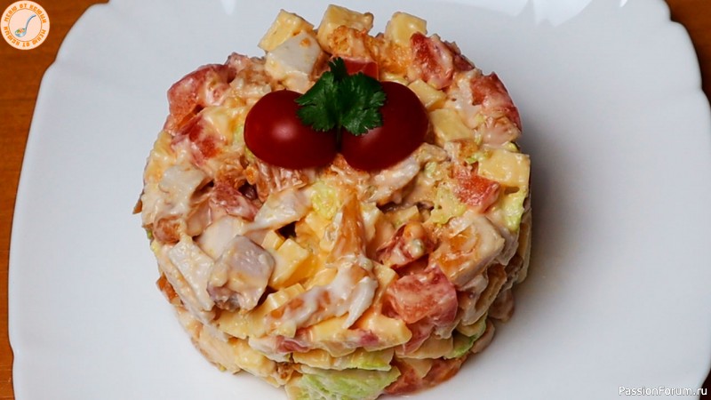 Фантастически вкусный салат с сухариками.