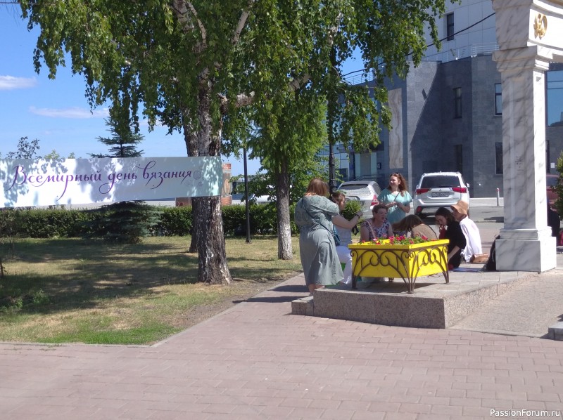 День всемирного вязания на публике в Тюмени