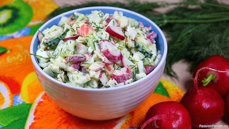 Салат из редиса с крабовыми палочками