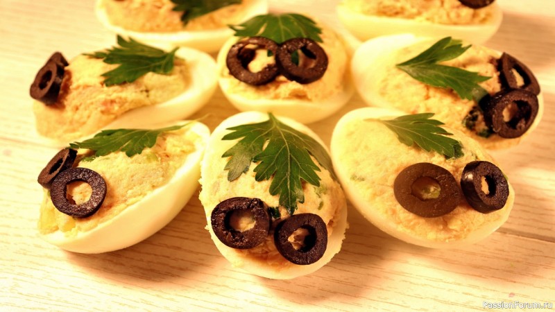 Фаршированные яйца с начинкой из тунца