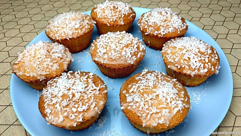 Капкейки с кокосовой глазурью