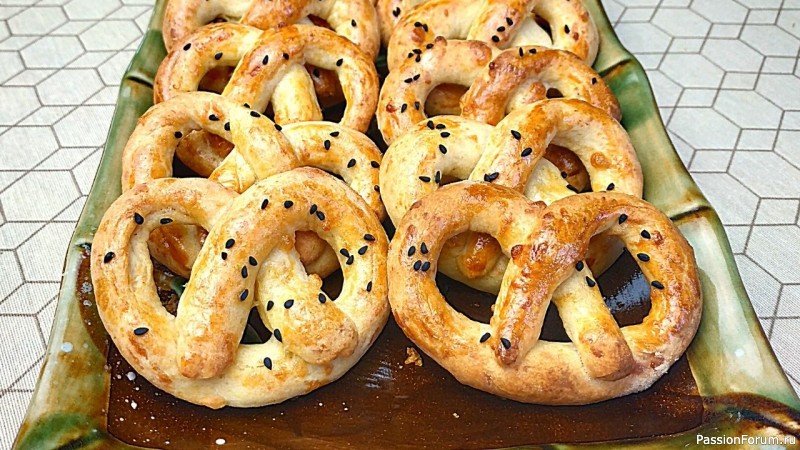 Сырные крендельки