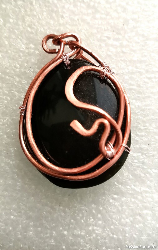 В стиле wire wrap...