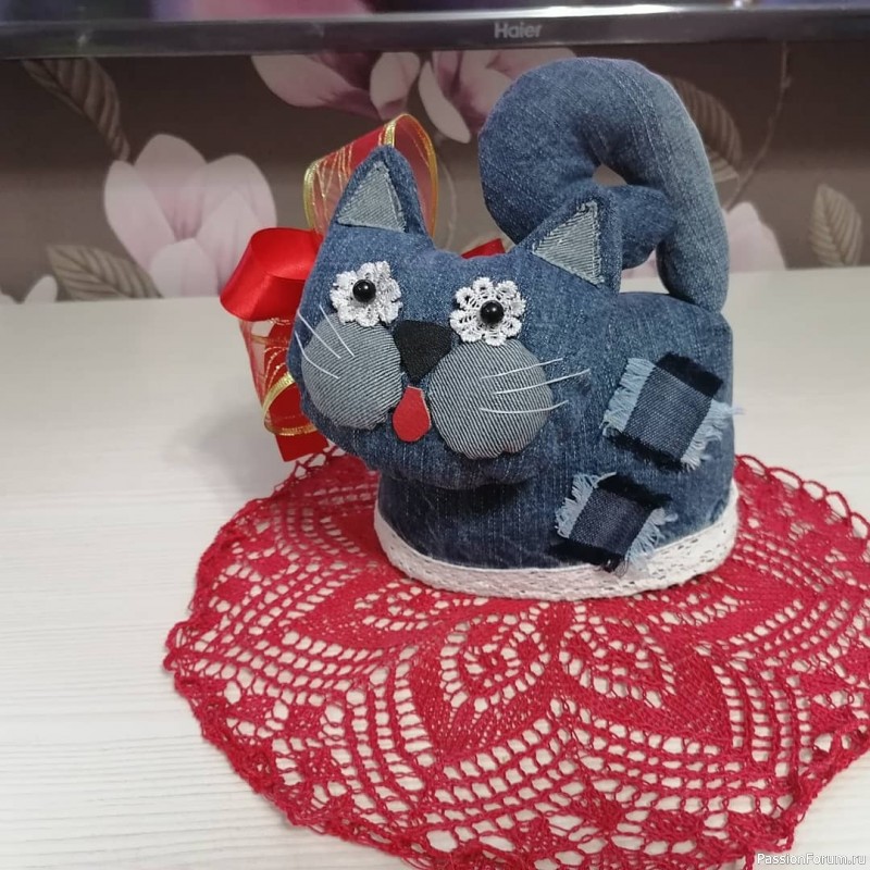 ПЁС ИЗ ДЖИНСЫ. (ВИДЕО)