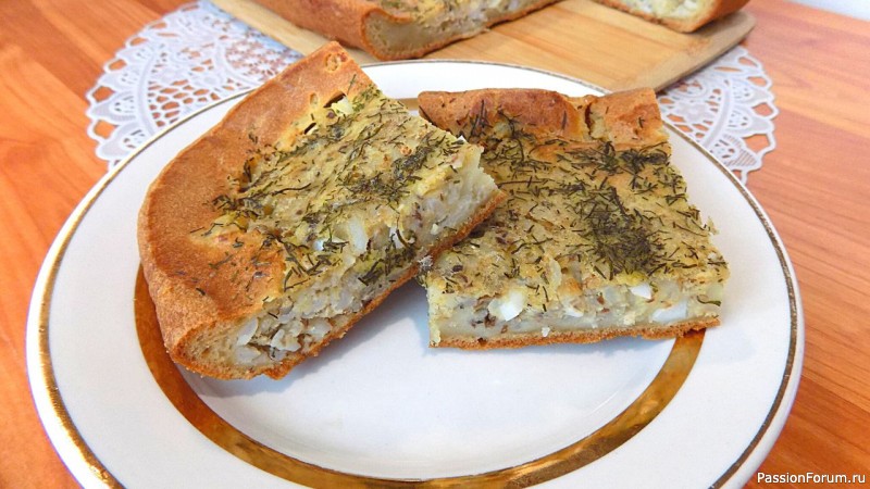 Рецепт пирога из рыбных консервов с рисом и яйцом