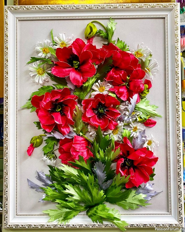 Картина "Алые маки". Вышивка лентами
