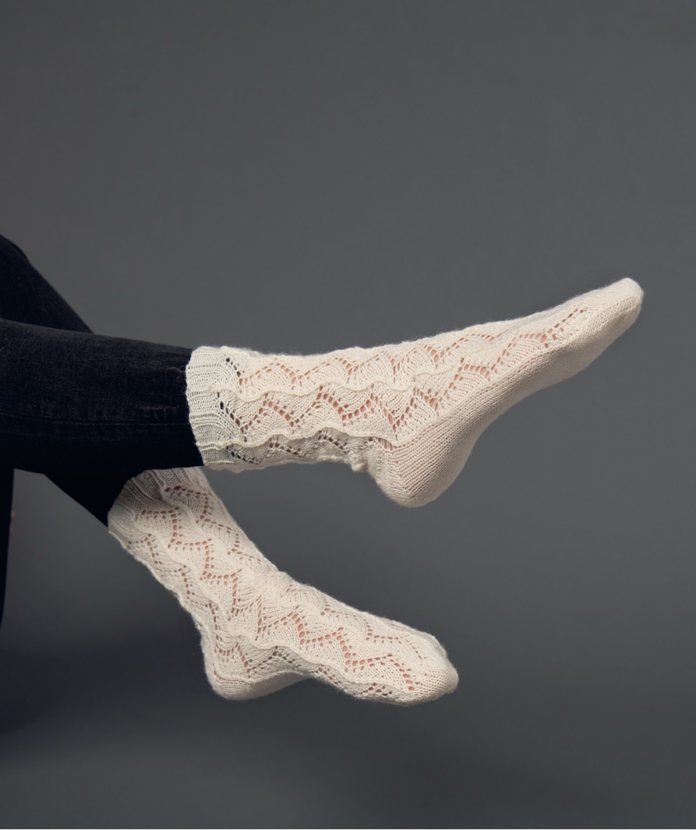 Коллекция ажурных проектов в книге &laquo;Lace Knit Shawls, Sweaters, Socks &amp; Hats&raquo;