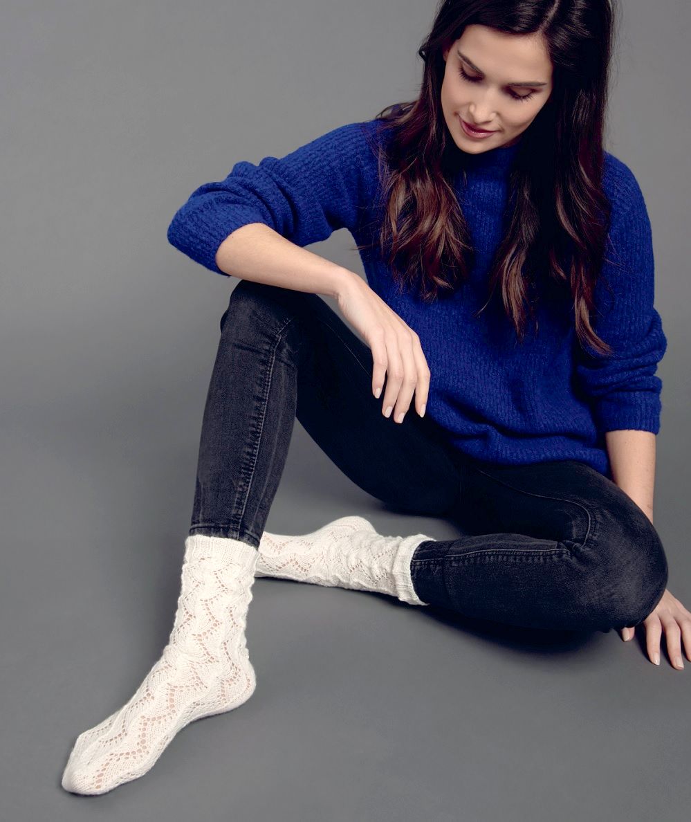 Коллекция ажурных проектов в книге &laquo;Lace Knit Shawls, Sweaters, Socks &amp; Hats&raquo;