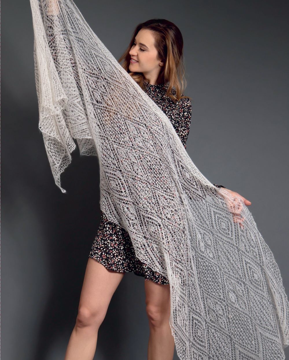 Коллекция ажурных проектов в книге &laquo;Lace Knit Shawls, Sweaters, Socks &amp; Hats&raquo;