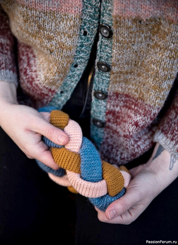 Вязаные проекты в книге «52 Weeks of Scrap Yarn». Продолжение