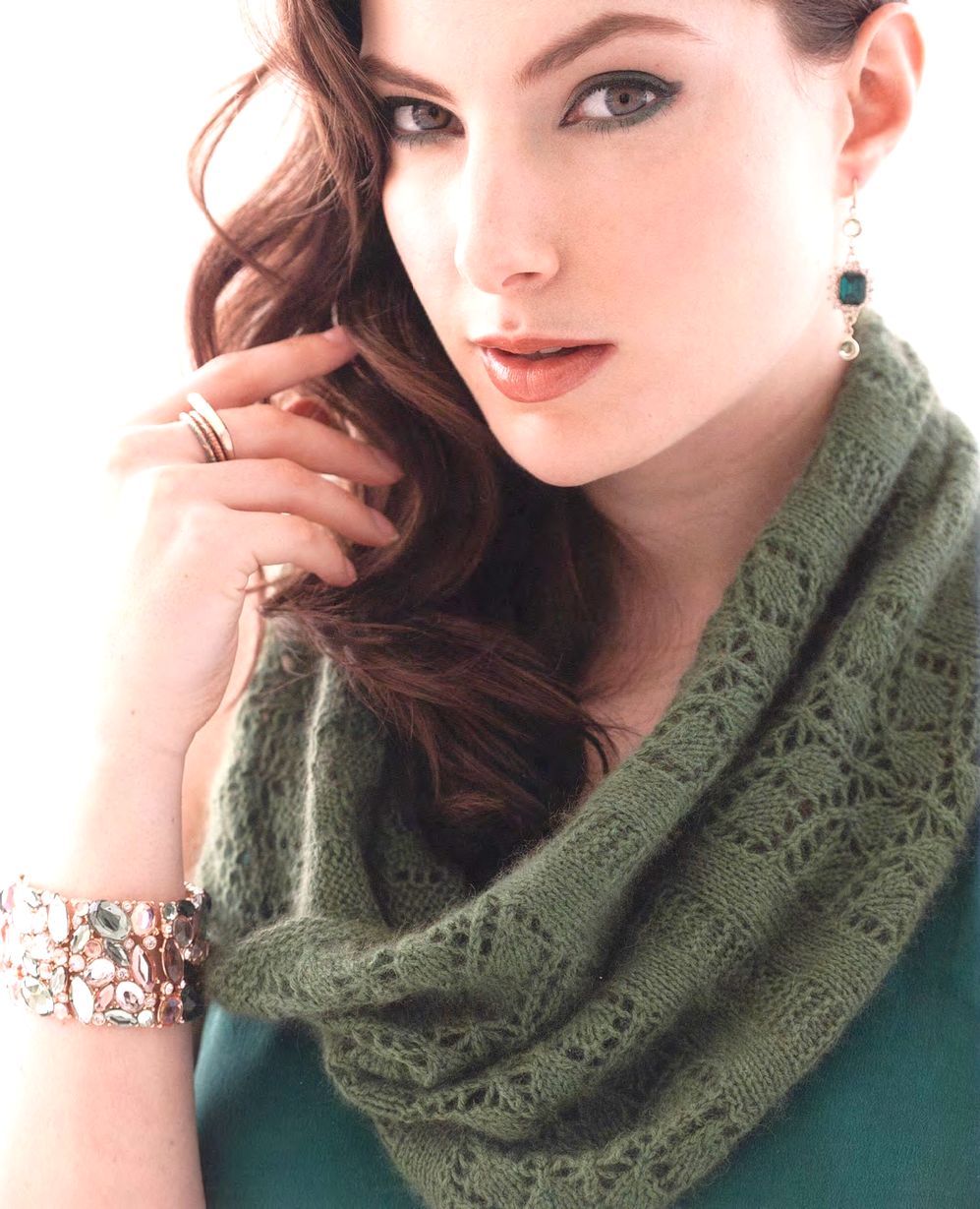 40 проектов вязания в журнале &quot;Vogue Knitting Lace&quot;: 40 Bold &amp; Delicate Knits 2021
