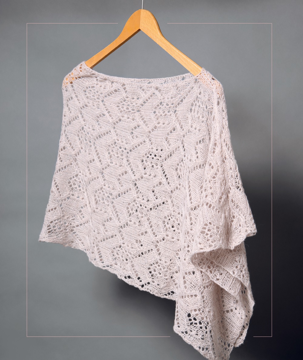 Коллекция ажурных проектов в книге &laquo;Lace Knit Shawls, Sweaters, Socks &amp; Hats&raquo;