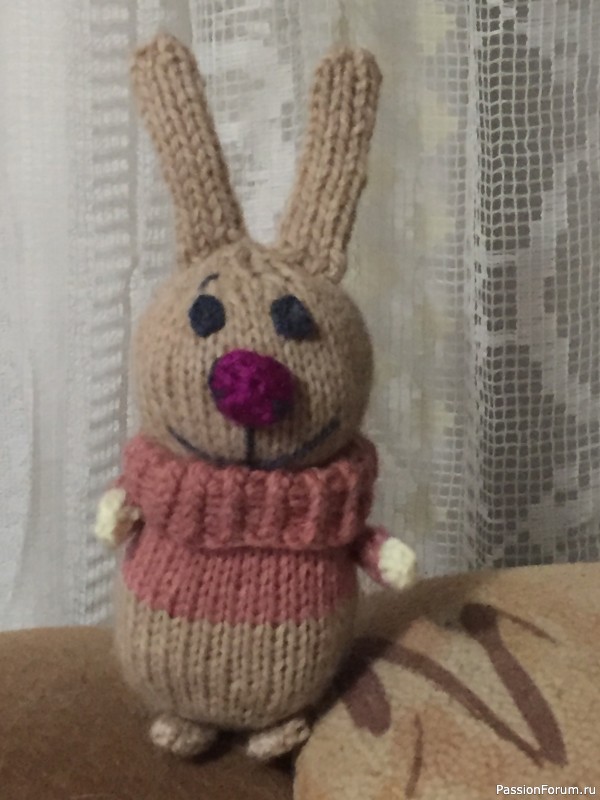 Мои новогодние зайцы спицами для всей семьи
