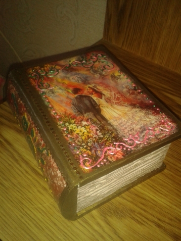 Вот еще книжка-шкатулка