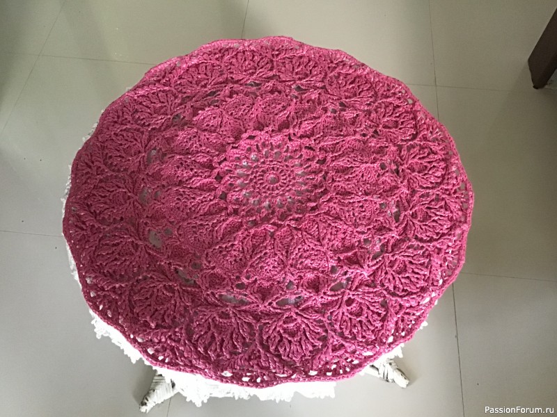 Розовый коврик крючком из пакетов