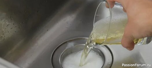 Я добавляю в слив канализации пищевые продукты и засора как и не бывало