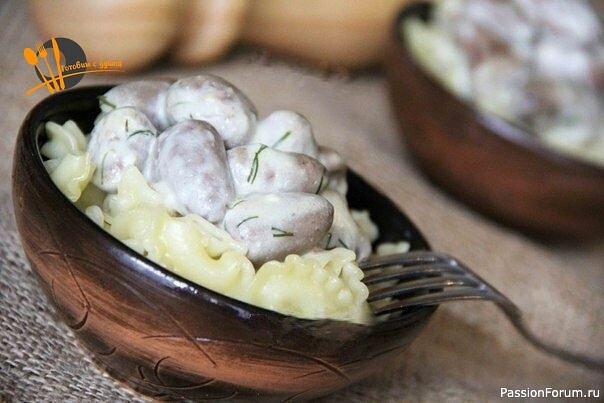 Рецепт куриных сердечек под сырным соусом