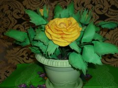 Роза в горшке из фоамирана
