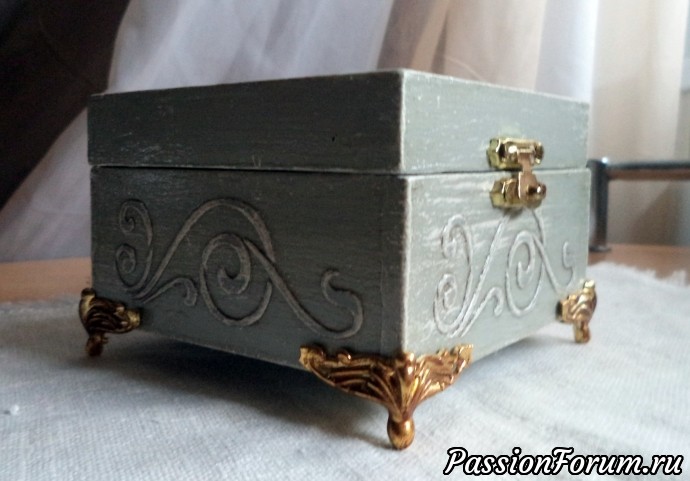 Мини шкатулочки и часы.