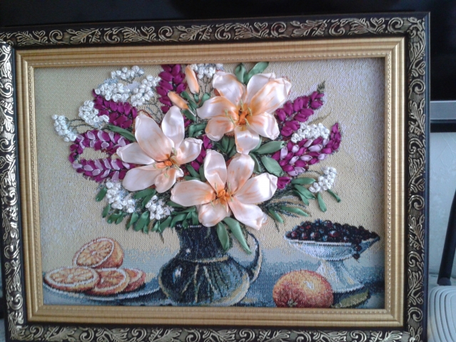 Люпины и лилии.