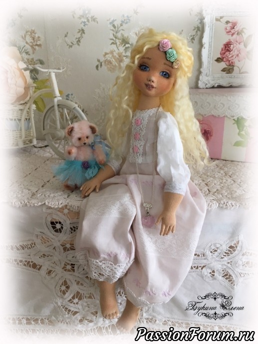 Миля, коллекционная текстильная кукла.