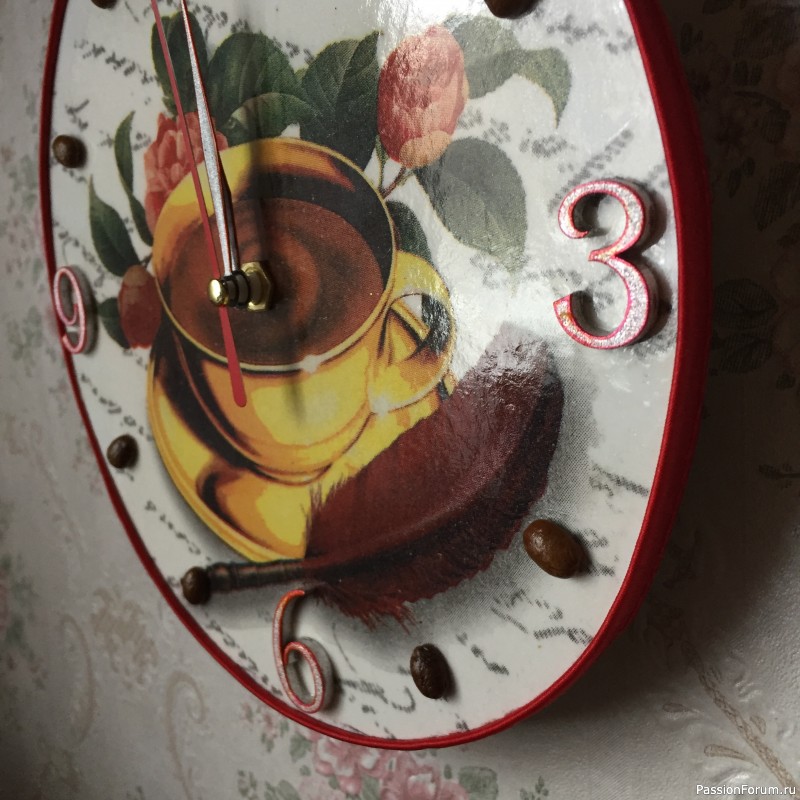 Часы в подарок.