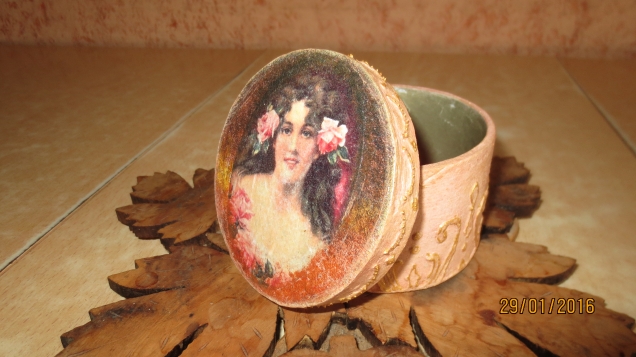 Шкатулка для бижутерии.