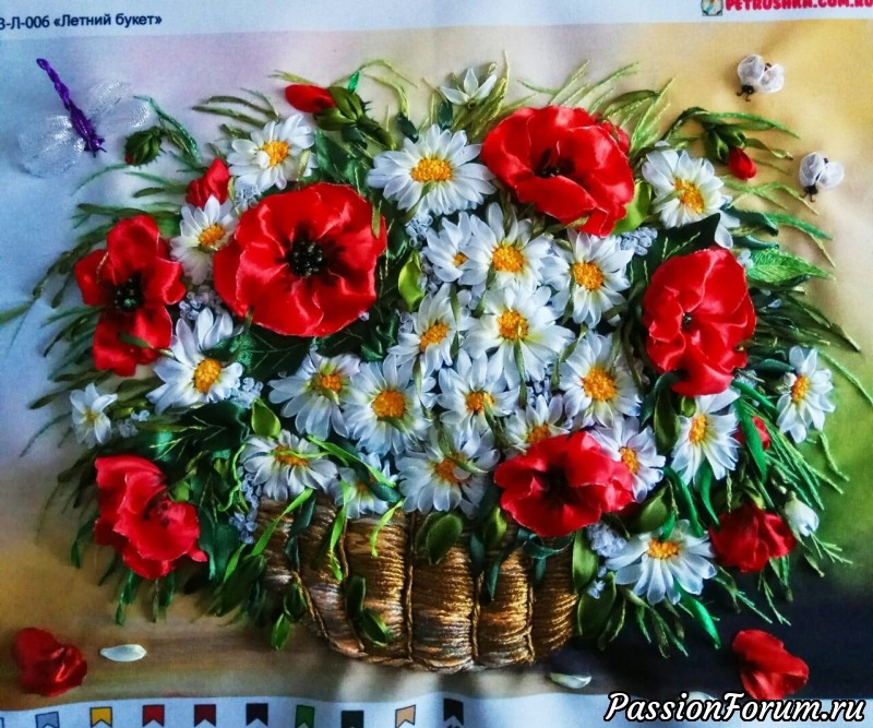 Маки и ромашки.