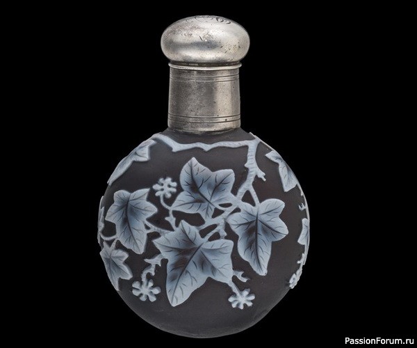 ​Флаконы фирмы Thomas Webb &amp; Sons