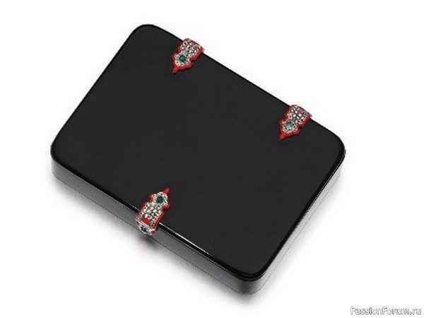 Сумочки и минодьеры от Cartier