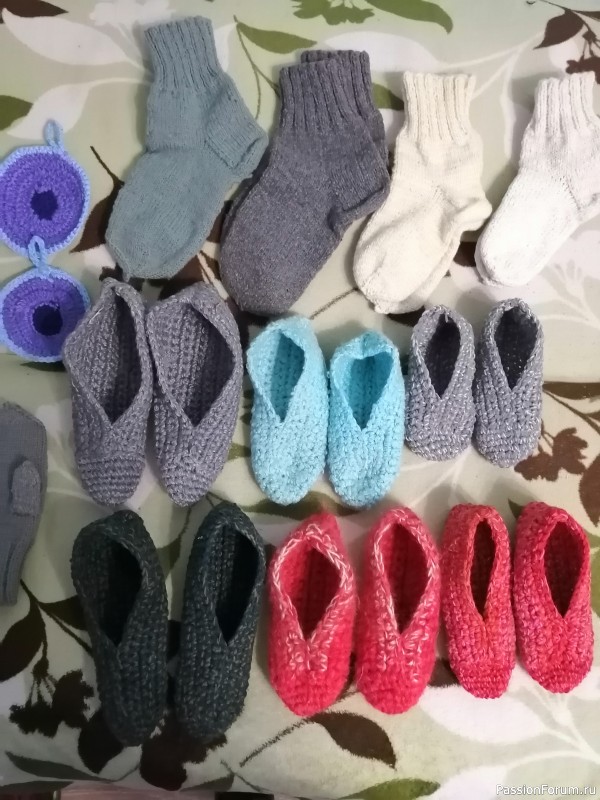 Тапочки и мужские и женские крючком