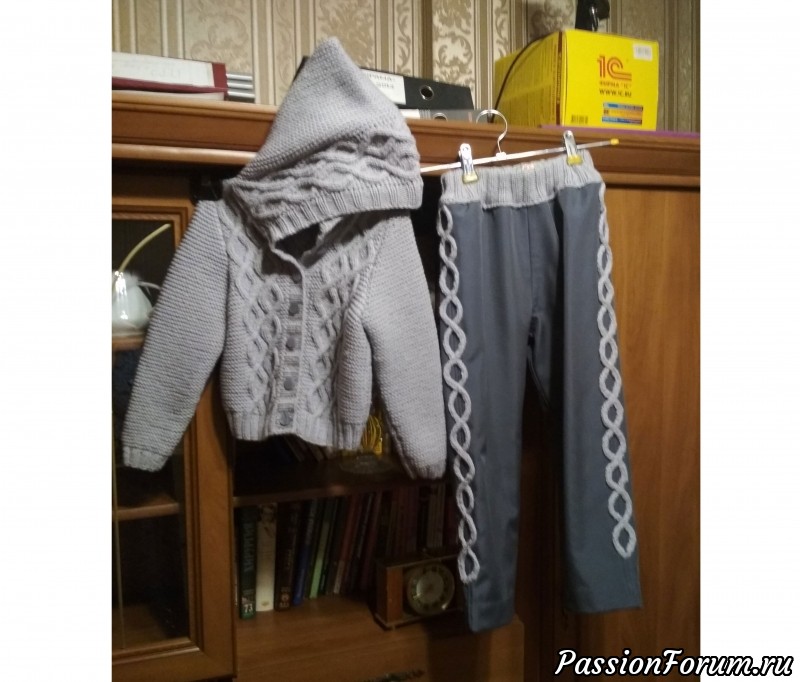 Спортивный прогулочный костюм для девочки 4-х лет.