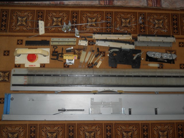 Продам вязальную машинку Нева -5
