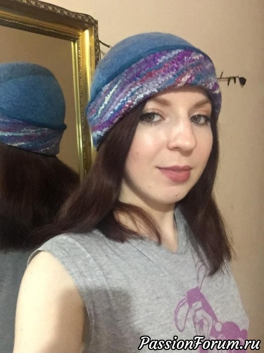 Еще одна шапочка.