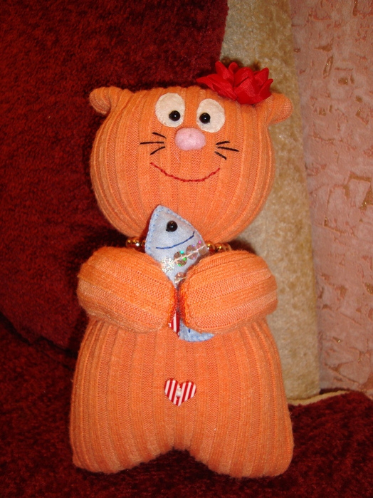 Котик из старого свитера