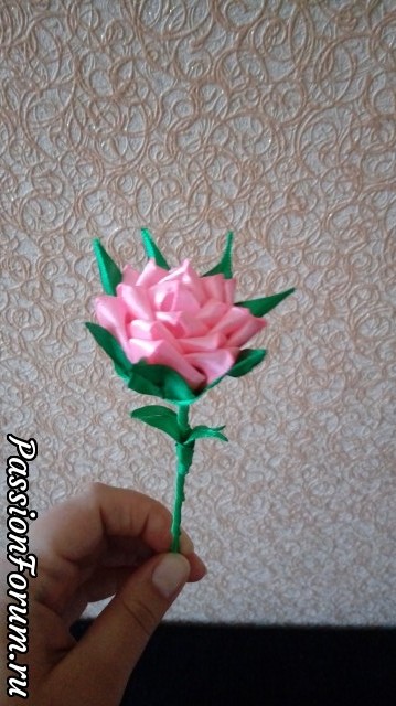 Цветы из атласных лент.