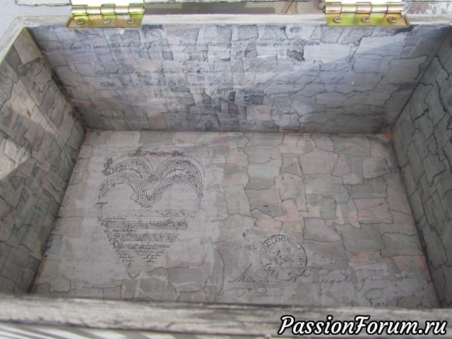 Очень большая шкатулка.
