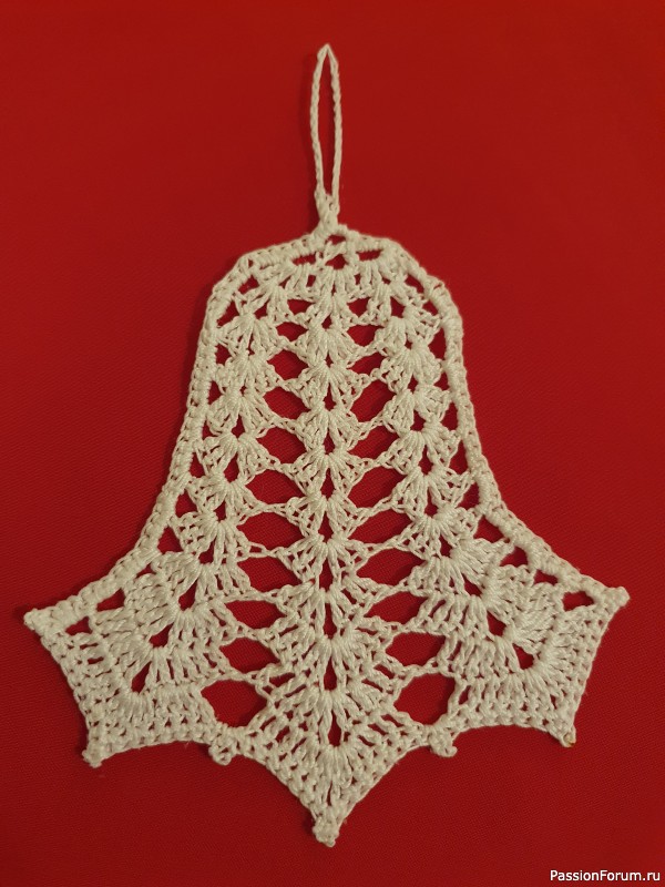 Новогодние ажурные елочные украшения (подарочки), которые никогда не будут лишними.
