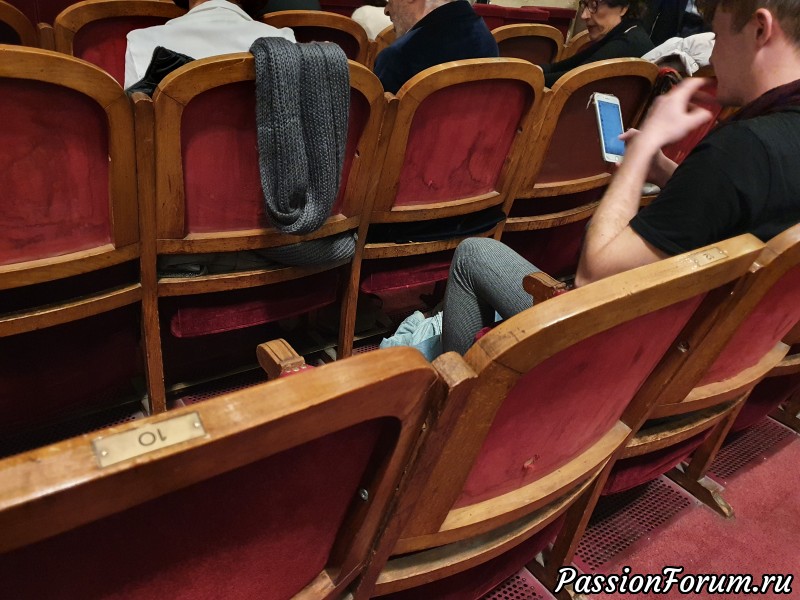 Моя красная "Шанель" в Оперном театре в Ницце.