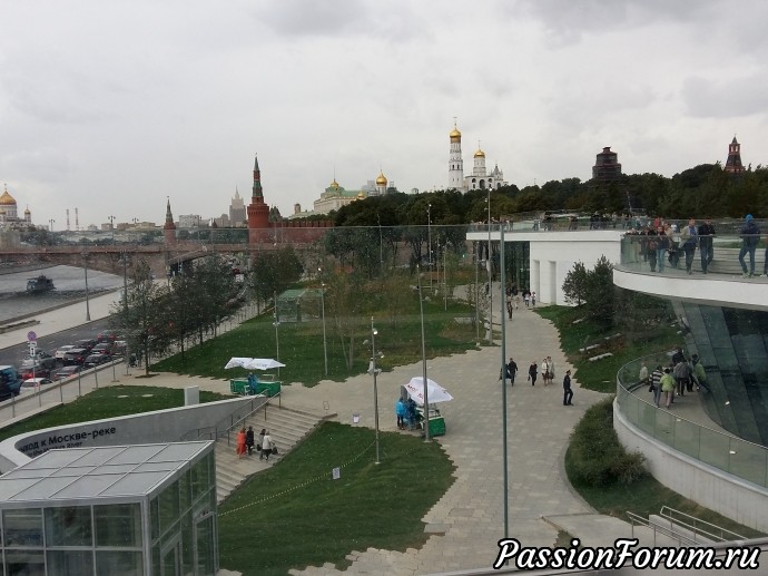 Это Москва! Была гостиница "Россия", а стал парк "Зарядье".