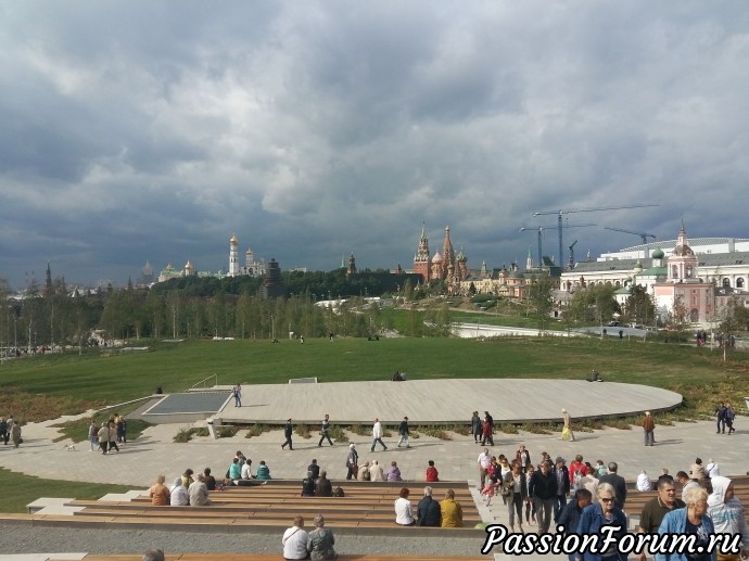 Это Москва! Была гостиница "Россия", а стал парк "Зарядье".