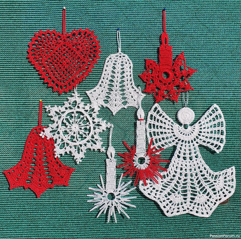 Новогодние ажурные елочные украшения (подарочки), которые никогда не будут лишними.
