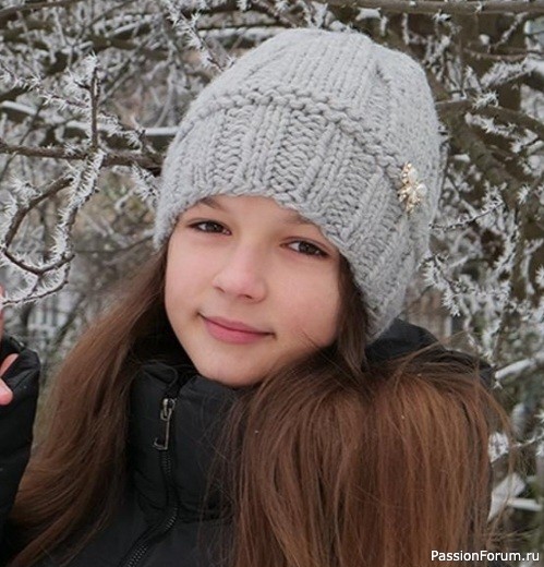 Толстая шапка за один вечер спицами. Описание