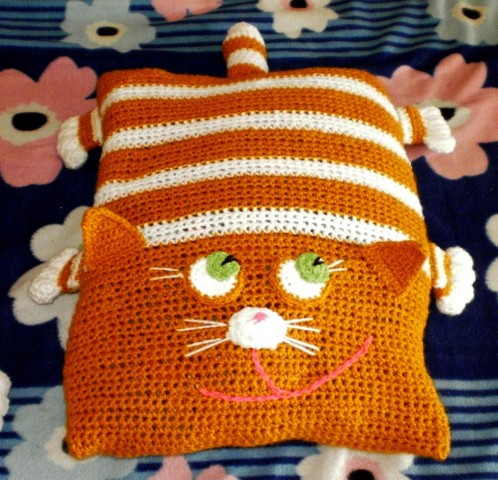 Игрушки-подушки. Коты.