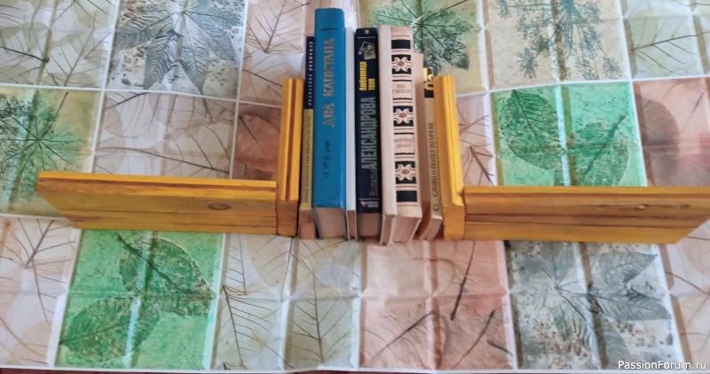 Подставки для полки обмена книгами (буккроссинга)