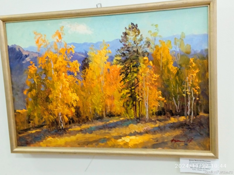 На выставке в Родинской картинной галерее (В.Кукса).