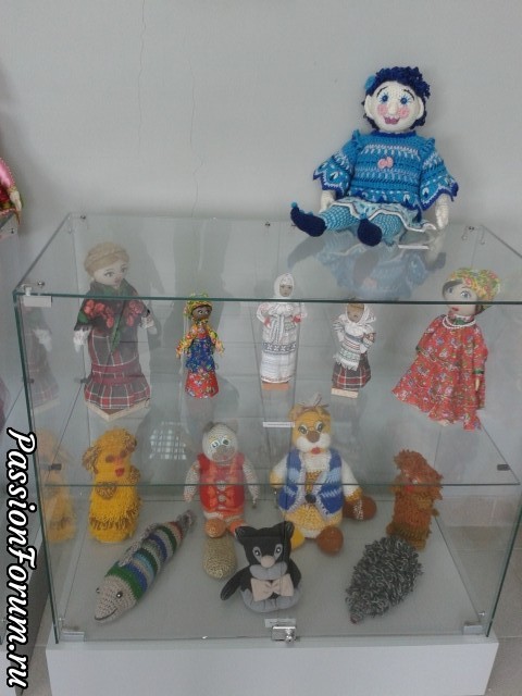 По просьбе мамы.
