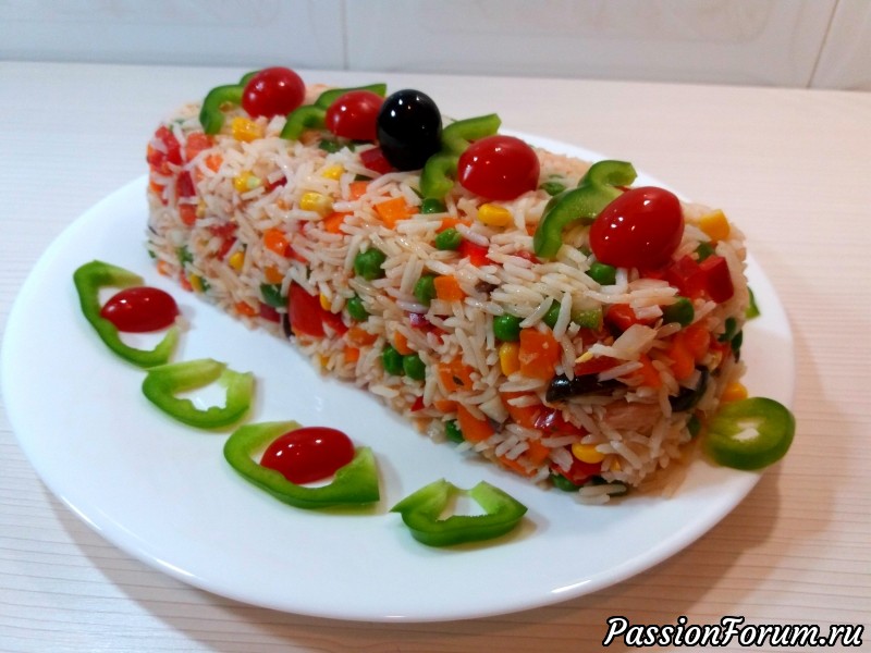 РИС С ОВОЩАМИ И ТУНЦОМ НА ПРАЗДНИЧНЫЙ СТОЛ